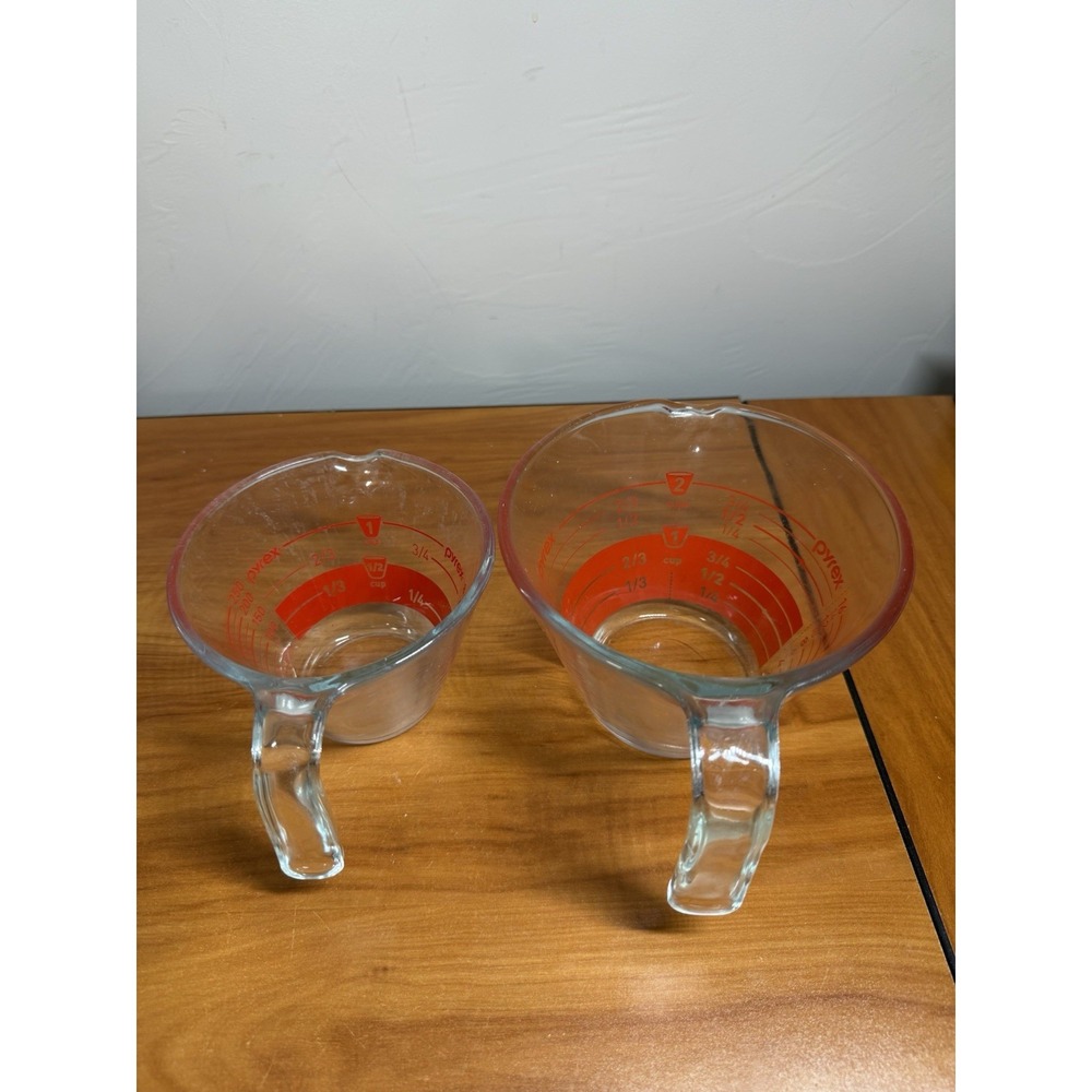 Pyrex VTG Set of 2 Reverse-Read Red Letter  1 C & 2 C Measuring Cups  J Handles